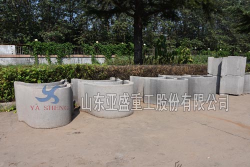 江蘇鹽城客戶定制LZYC-3型成型機試制水泥構(gòu)件